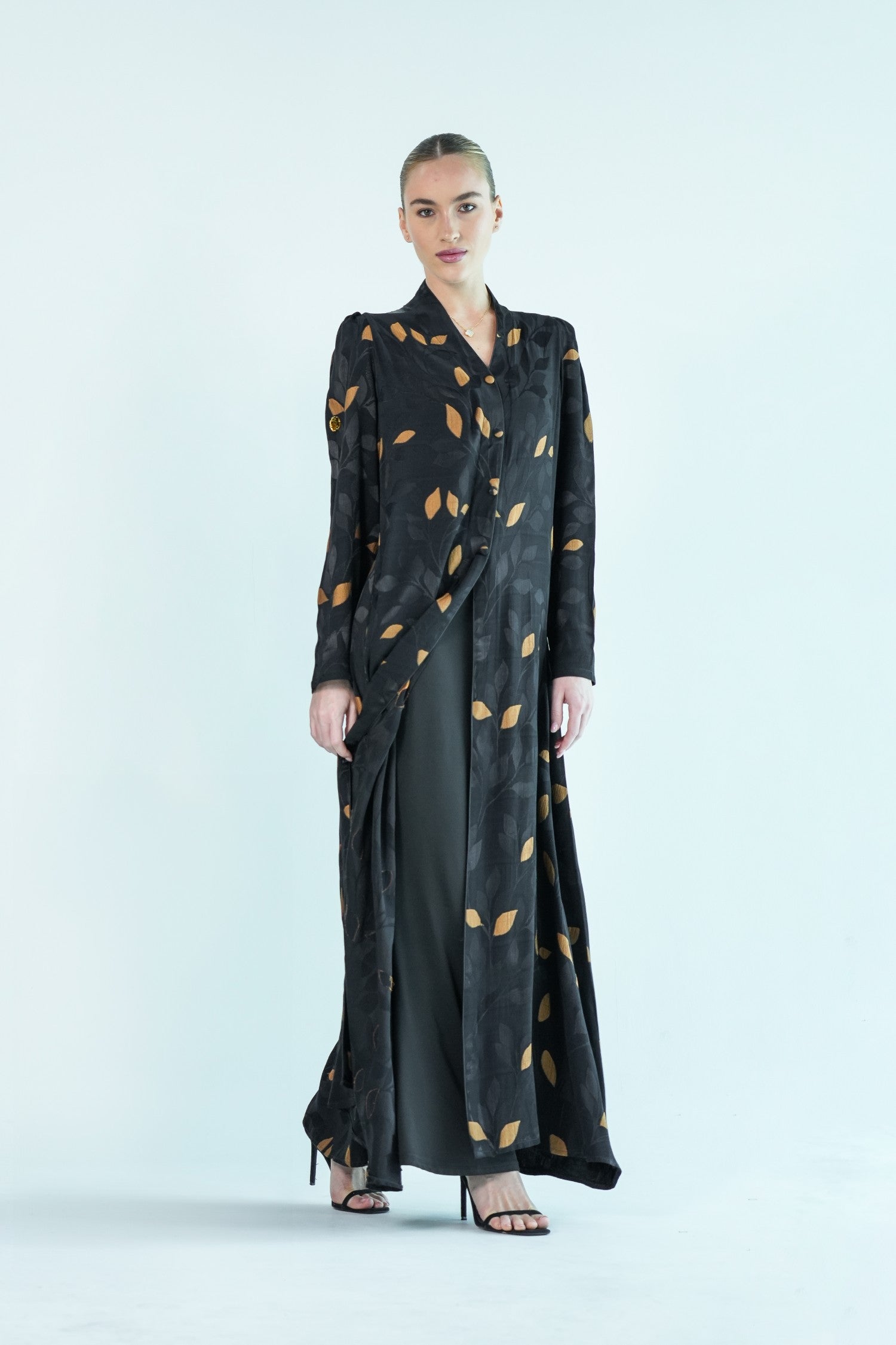 S016 - Saaib Abaya-custom abayas, luxury abayas, elegant abayas, modest fashion, bespoke abayas, handmade abayas, Qatar fashion