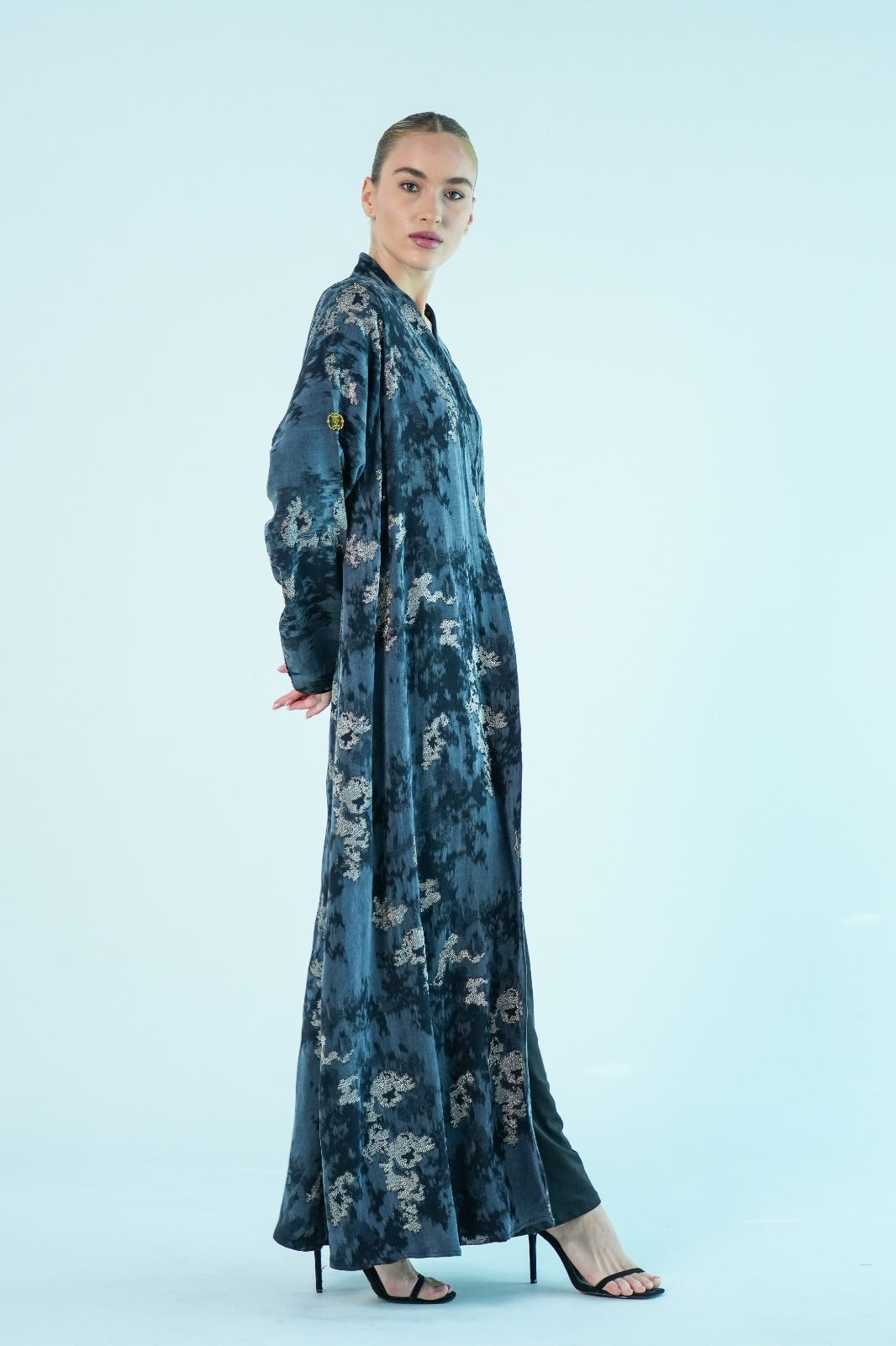 S01 - Saaib Abaya-custom abayas, luxury abayas, elegant abayas, modest fashion, bespoke abayas, handmade abayas, Qatar fashion